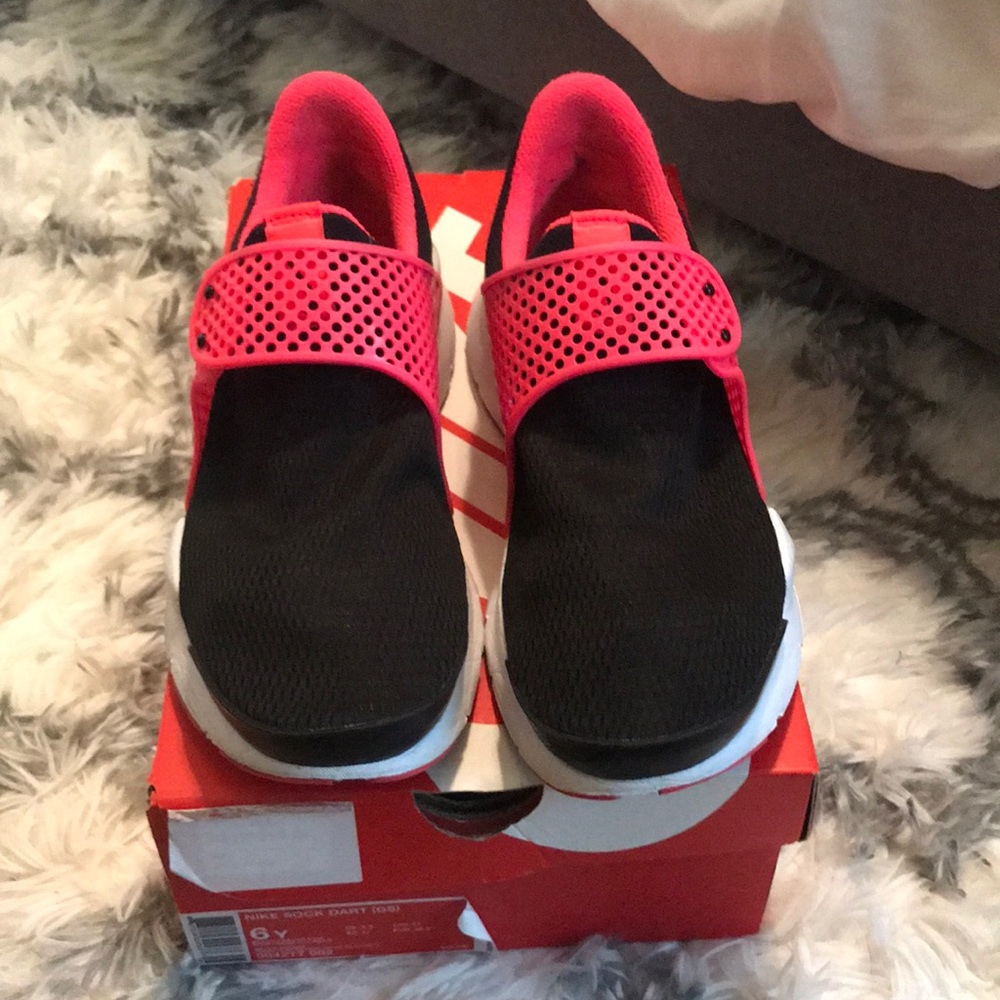 Nike Sock Dart - 8W/6Y - Gently Worn